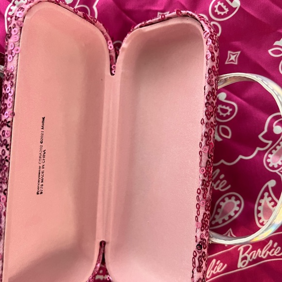 Gorgeous pink Barbie sequin sun glass case ! - Picture 2 of 3